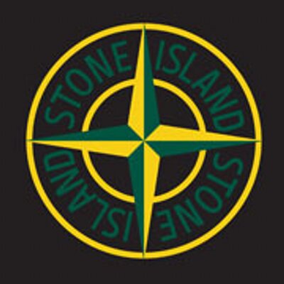 Le logo de stone island il l’ai reconnues pour son logo en forme de boussole